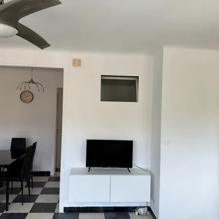 3p With Balcony On The Seafront * Le Grau-du-Roi