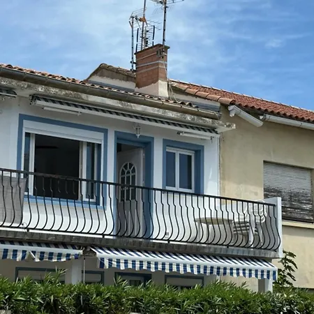 3p With Balcony On The Seafront Daire *