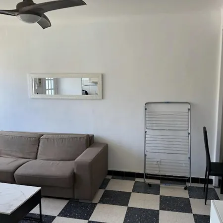 3p With Balcony On The Seafront Daire